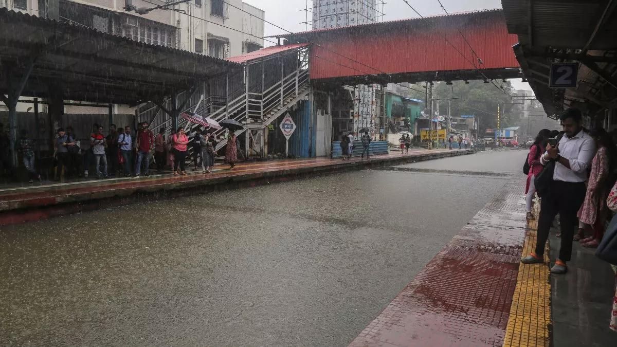 mumbai-rains-imd-red-alert-mumbai-exams-postponed-schools-closed-best-buses-mumbai-locals